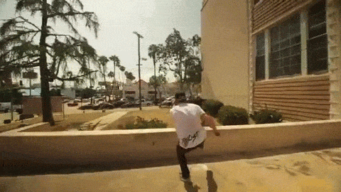 bestkungfuwushutaichiswords:  Wow, so fabulous parkour movements!