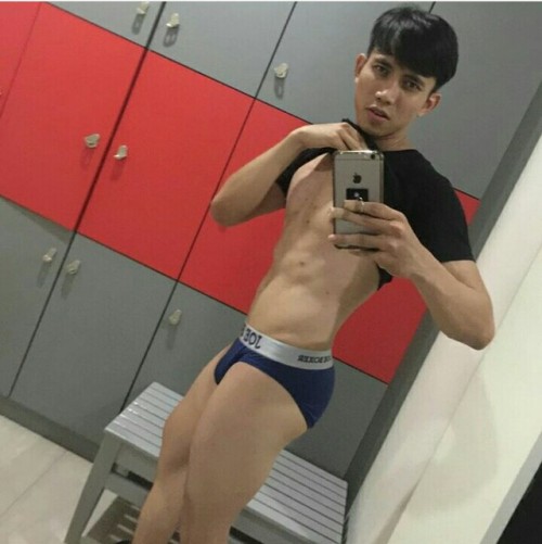 alexlim-86: Suka tengok dia ni lebih2 lagi dia berbogel