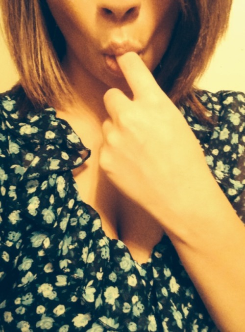 sweetparadise26:  sweetparadise26:  👅👄💋  #reblog #selfie