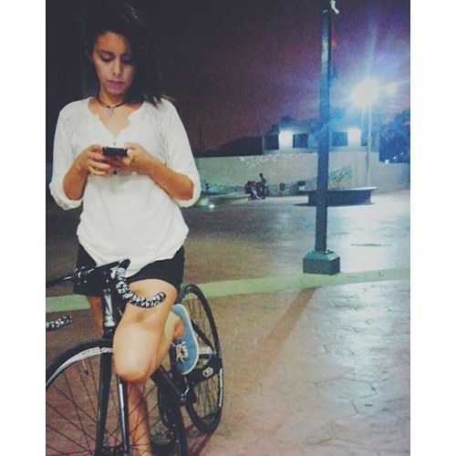 fixiegirls: Repost: @nicole_otz #Fixedgirl #fixedbike #nighride #tampico #fixiegirl