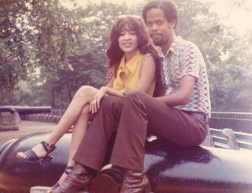 twixnmix:Ronnie Spector at Soldiers’ and Sailors’ Memorial Monument at Riverside Park in New York 