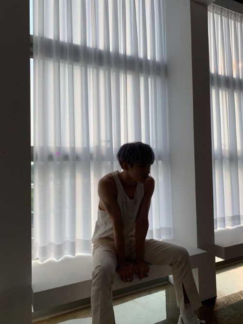nctinfo:   190821 威神V_董思成_WINWIN Weibo update (1, 2)