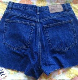 reacreatefashion:  DIY BOW POCKET SHORTS!