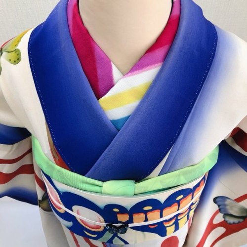 Colorful tsubotare (glaze pattern) and butterflies kimono paired with modern butterfly wing obi (see