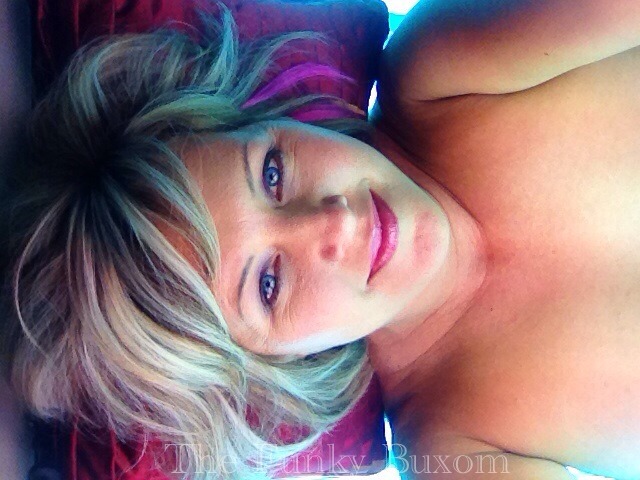 thefunkybuxom:  thefunkybuxom:  Got a few shots in the tanning bed   Me in the tanning