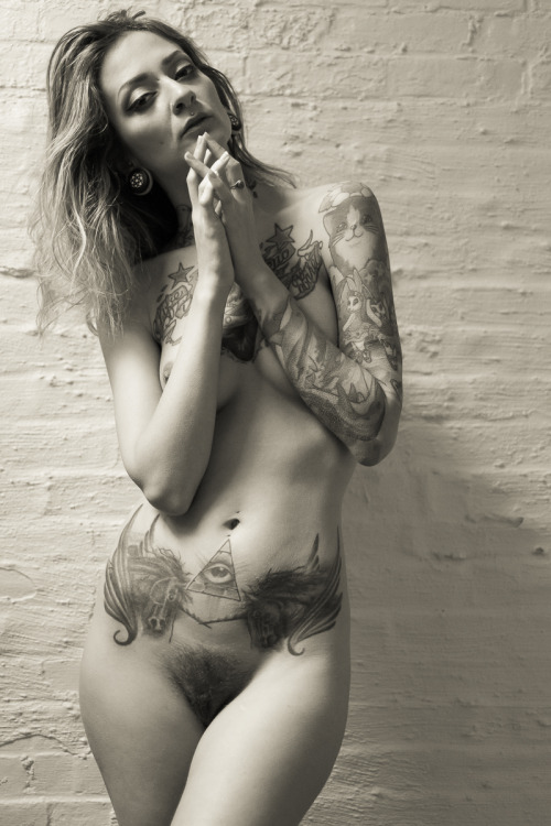 lucid-grafx:Theresa 2014 Pelo d’Autore n° 4316Brava… tatuati tutto… ma non il Pelo…