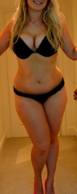 niceandcurvy:  Click on the picture to download and support me 
