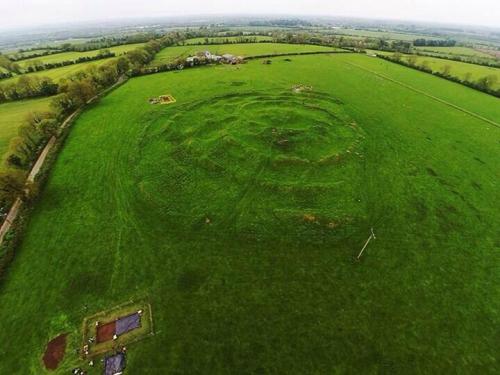 archaicwonder: The Birthplace of Halloween The site of Tlachtga (aka Tlachta) on the Hill of Ward, 