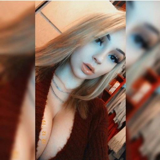 samanthaistperfekt-deactivated2:Titten größer als von manchen die Zukunft Amazing cleavage 😍