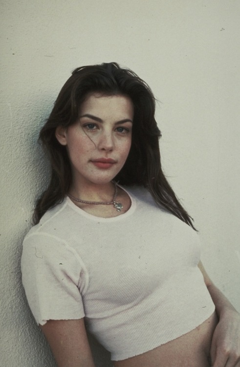 Liv Tyler by Mikel Roberts, 1997 ~   follow my vk for more: vk.com/moonmotelalso m