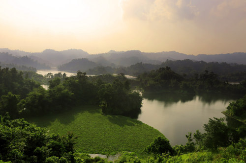 soon-monsoon:Kaptai Lake, Chittagong Hill Tracts, Bangladesh by Sheikh Mehedi Morshed Taef