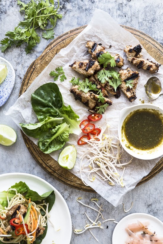 squaremeal:  (via Sips and Spoonfuls: Chicken Satay Lettuce Wraps) 