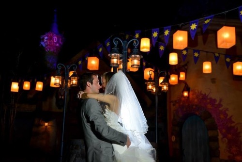 Disney weddings always have the best setting. From Repunzel’s tower to the Tower of Terror Hot