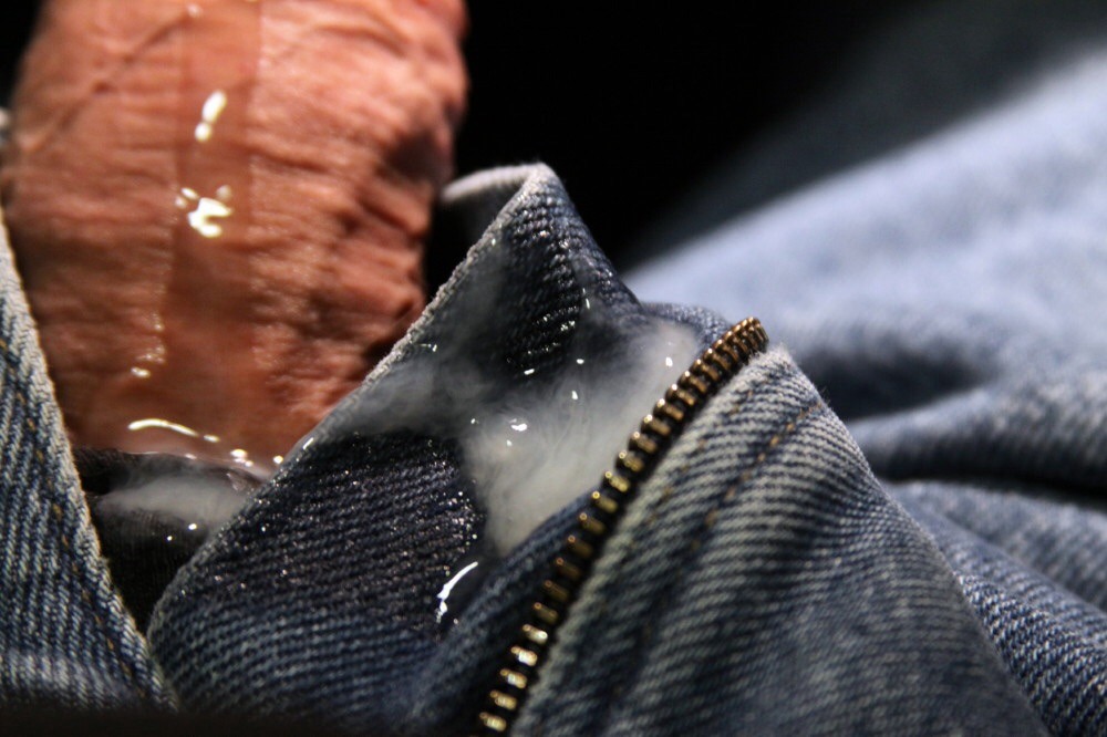 sf-runner:  cumofdaddies:  I LOVE this.  I think the open zipper with cum all over