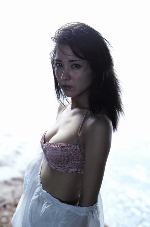 matsu555:  gravure-glamour:  Ren Ishikawa  石川恋