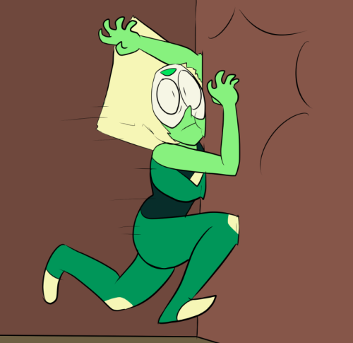 atomictiki:  peridotspacegem:  “This visor’s probably saved my life more times than I can count. Only smart gems protect their gem”  lol   I need to protect her! > .<