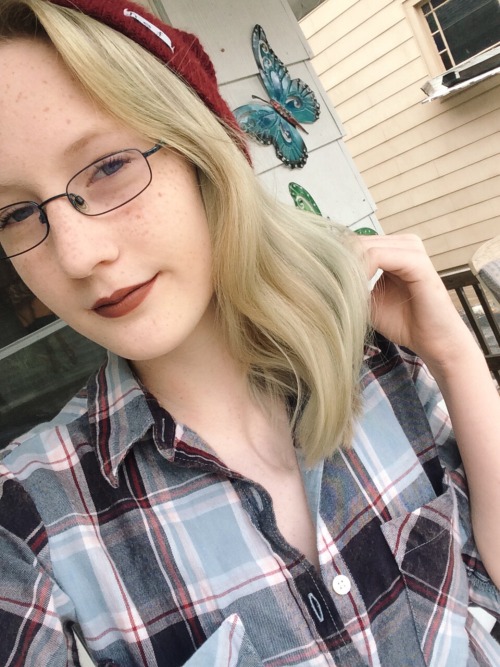 rwecked:today’s look brought to you by the curls left over from last night