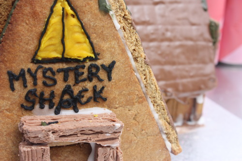 ponder-t: The only way to celebrate a new Gravity Falls episode is with a Gravity Falls themed party