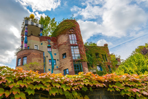 willkommen-in-germany:Hundertwasserhaus in Bad Soden am Taunus, a spa town in Hessen, Central German