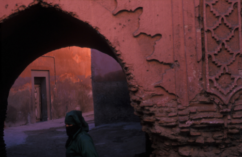 morobook:Morocco.Marrakech.A woman passing archway