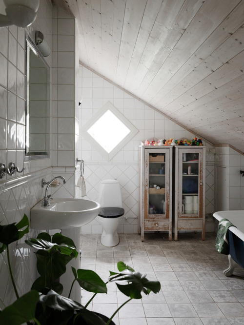 thenordroom:Traditional Swedish farmhouse | more hereTHENORDROOM.COM - INSTAGRAM - PINTEREST - SUPPO