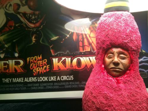 horroroftruant:  Check out this frighteningly awesome Killer Klowns From Outer Space lamp from Homemade Horror!  Gabe LaPeer is a sculptor/ graphic designer/ illustrator with a love of “Genre” films. Homemade Horror is a place to showcase some of