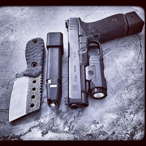 glockfanatics: These fat blades seem to be very popular. Pictured here with the big daddy G41. (post