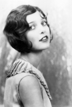 johnmackbrowns:  Loretta Young, 1927.