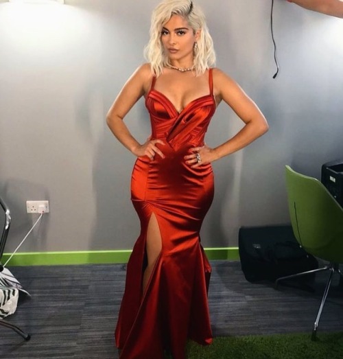 She always looks bomb in red #beberexhahttps://www.instagram.com/p/BsMq-yTgZil/?utm_source=ig_tumb