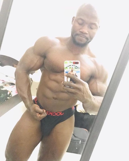 keepemgrowin:  loinclothhoes:    “Do you like Daddy’s new briefs?”