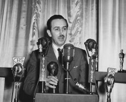 animationproclamations:  Walt Disney accepting the Academy’s Irving Thalberg Award, 1942. 