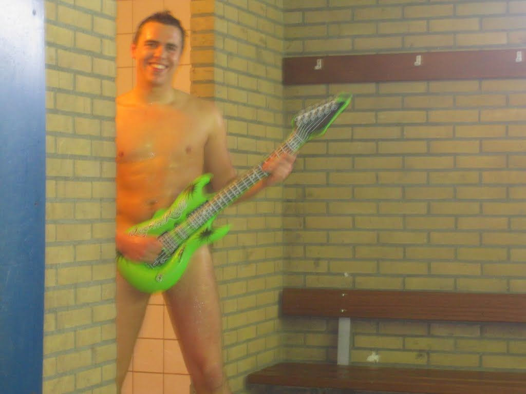 numusi:  Mixed gay stuff with more than 10000 followershttp://runboxx.tumblr.com/Public