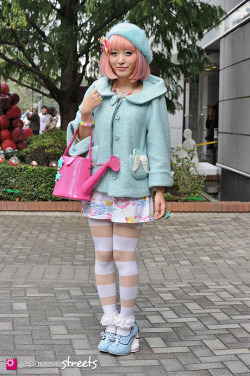 fashion-forfairies:  karznightray:  Coat- Franche lippee Dress- Spank! Shoes- Iaichi  the shoes are irregular choice, arent they? 