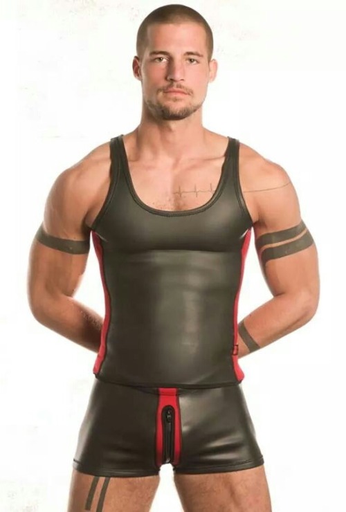 divo72:  Hot guy in neoprene. 