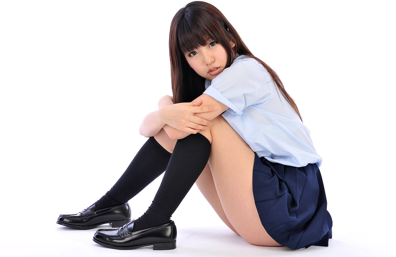 sexy-school-girls:  Wow, mizuho shiraishi really looks so hot in this school uniform