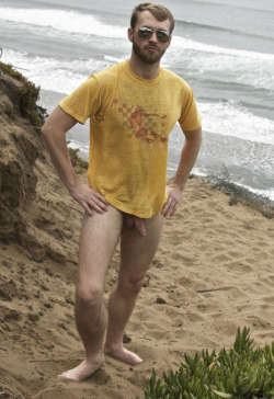hotsexynudists:  Meet real people into getting nekkid. Swinging is legit!