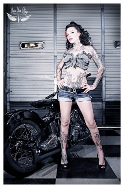 hotrod-girls:  Hotrod Pinup , check more here : http://hotrod-girls.tumblr.com/