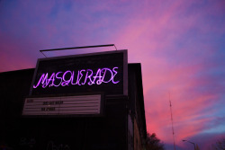 ashton-garner:  the good thing about it getting darker earlier is that i get to see the sunset before i go inside the venue // the masquerade facebook | flickr | instagram 