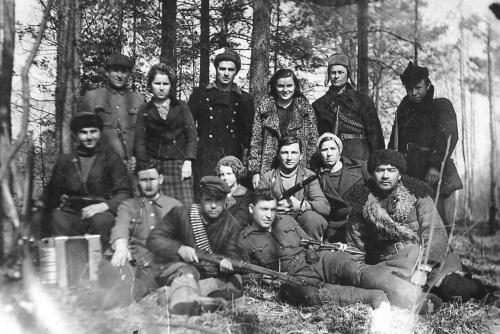 kvetchlandia:  Uncredited Photographer     Jewish Anti-fascist Partisan Faye Schulman (1919-2021) (standing, third from right) with Unidentified Members of Her Partisan Unit, Near Pinsk, Belarus, USSR     1943“When it was time to be hugging a