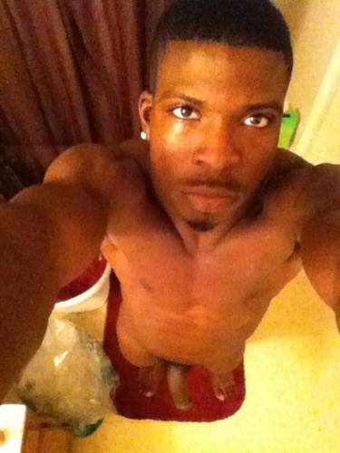 baitthestr8:  Damn!! He looks just like a guy dealt withâ€¦. Submitted to me