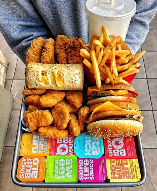Should we do another McDonald’s giveaway?Let us know in the comment-✔️ Follow @inbetweenbuns✔️ Follo