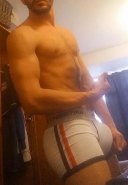 Guysamateurcrap:  Follow Me On: Www.guysamateurcrap.tumblr.com