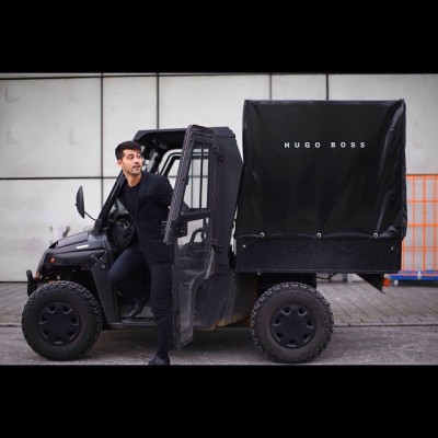 Pop Quiz: true or false? This is how well dressed @hugoboss vehicle drivers are when they deliver your order? Confirm the truth by visiting http://bit.ly/1BPIml8 (at HUGO BOSS AG)