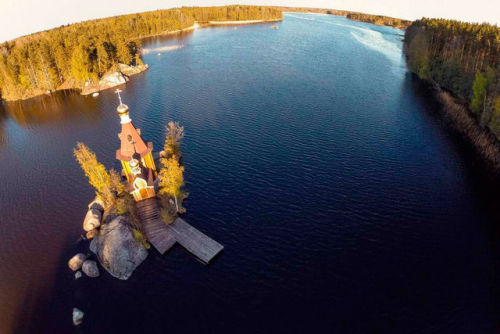 coffeepotsmokin: russianmonarchist:The church of St. Andrew on the Vuoksa River, Russia  omg