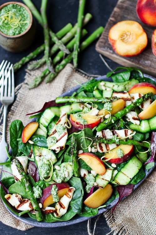 guardians-of-the-food:  Griddled Halloumi and Peach Salad with Homemade Lemon Pesto 