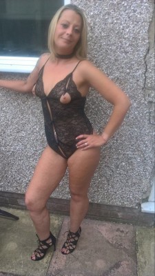 hornyfucker16:Lara sexy UK chav slut MILF