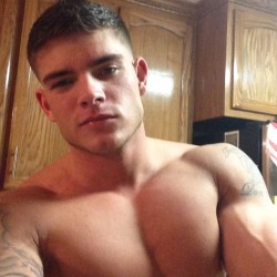 militarybromo:  Colin Wayne.