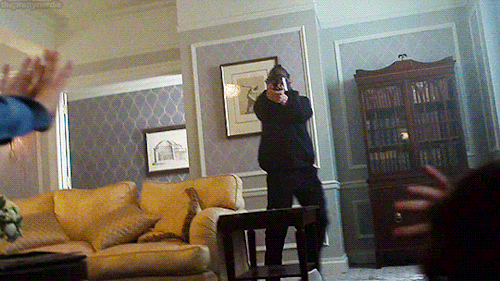 prettynerdieworks:Frank literally throwing himself between a gun and Karen to take a bullet for her 