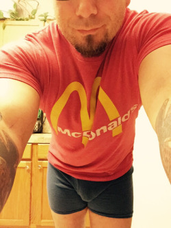 guysthatgetmehard:  i’m lovin’ it