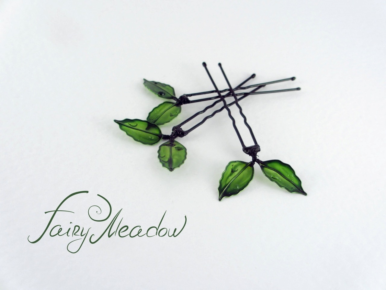 anthropologyarda: sosuperawesome:  Resin Leaf Hair Pins Fairy Meadow Flowers on Etsy